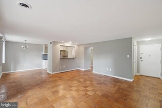 10400 Rockville Pike in North Bethesda, MD - Building Photo - Building Photo