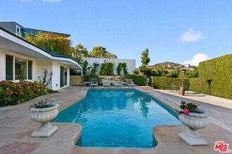 826 N Tigertail Rd in Los Angeles, CA - Building Photo - Building Photo