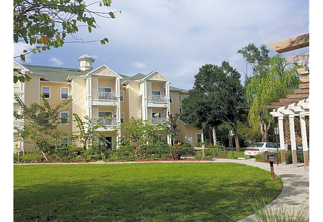 Laurel Oaks Senior in Okeechobee, FL - Building Photo