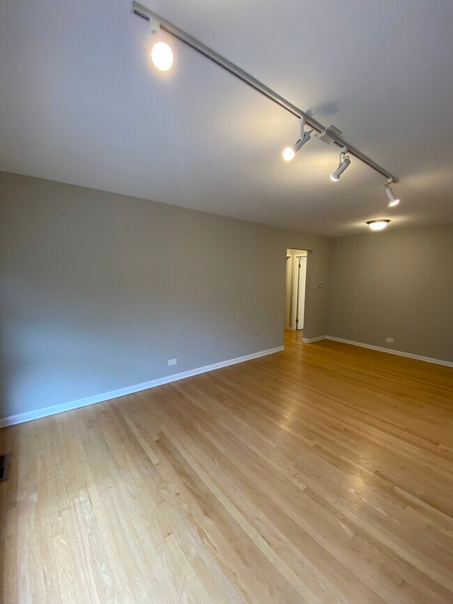 1942 Linden Ave, Unit 2D in Highland Park, IL - Foto de edificio - Building Photo