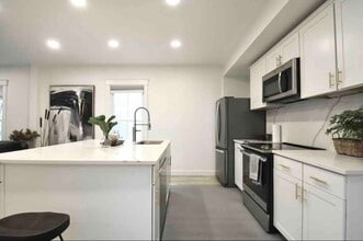 11 Noble St, Unit 1 in Brunswick, ME - Building Photo - Building Photo