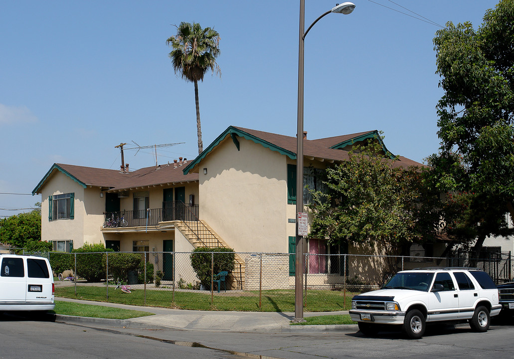 Pacific Avenue Apartments in Santa Ana, CA - Building Photo