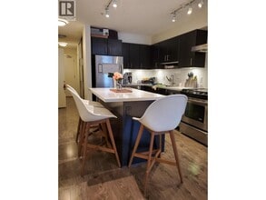 500 Royal Ave in New Westminster, BC - Building Photo - Building Photo