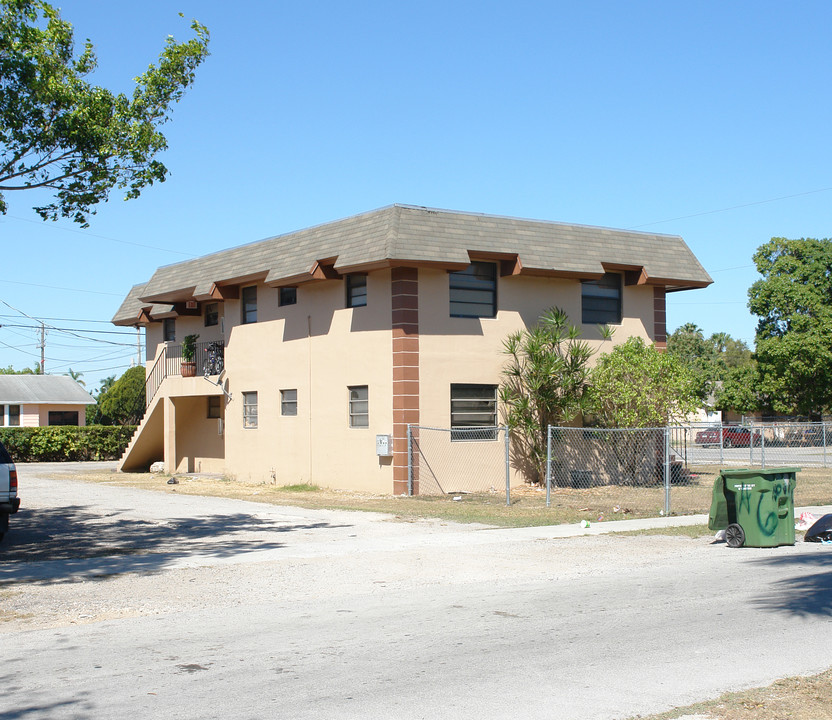 98 NE 13th St in Homestead, FL - Building Photo