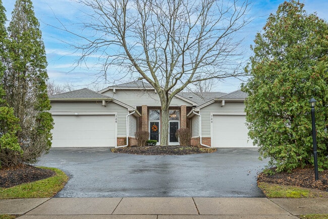 746 Hilltop Ln, Unit 746