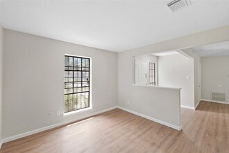 7111 Pinehook Ln in Houston, TX - Building Photo - Building Photo