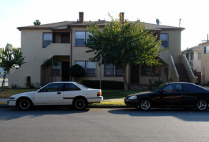 618 W Arbor Vitae St Apartments