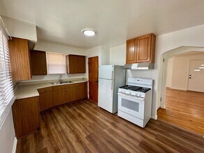 3734 Capitol Ave in Warren, MI - Building Photo - Building Photo