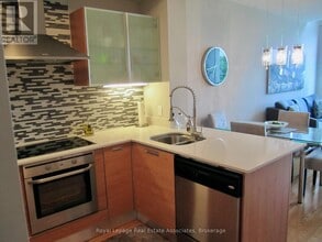 3391 Bloor St W in Toronto, ON - Building Photo - Building Photo