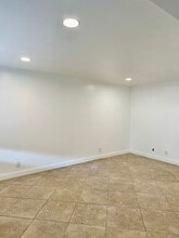 1001 W Stevens Ave, Unit #323 in Santa Ana, CA - Foto de edificio - Building Photo