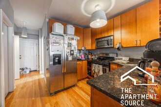 3023 N Oakley Ave, Unit 2 in Chicago, IL - Building Photo - Building Photo