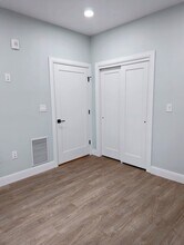 261 Border St, Unit #202 in Boston, MA - Foto de edificio - Building Photo