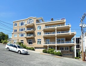 Chez Nous in Seattle, WA - Foto de edificio - Building Photo