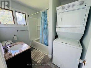 1 Catering Rd in Georgina, ON - Building Photo - Building Photo