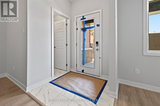 808 Parnian Private in Ottawa, ON - Building Photo - Building Photo