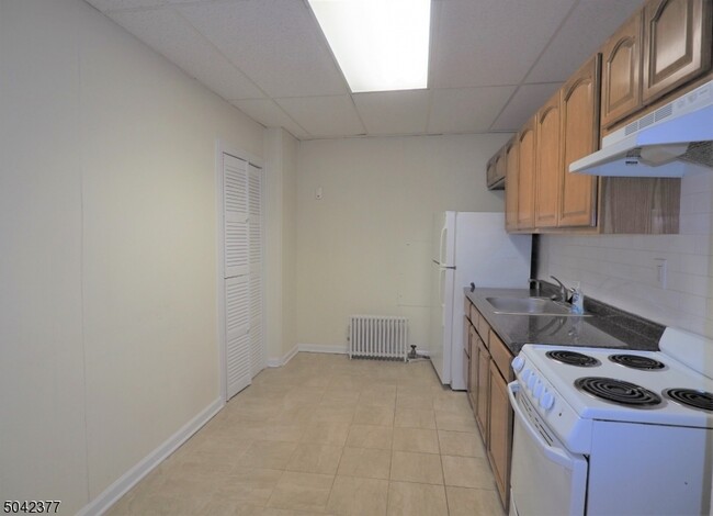 10 Waverly Pl in Madison, NJ - Building Photo - Building Photo