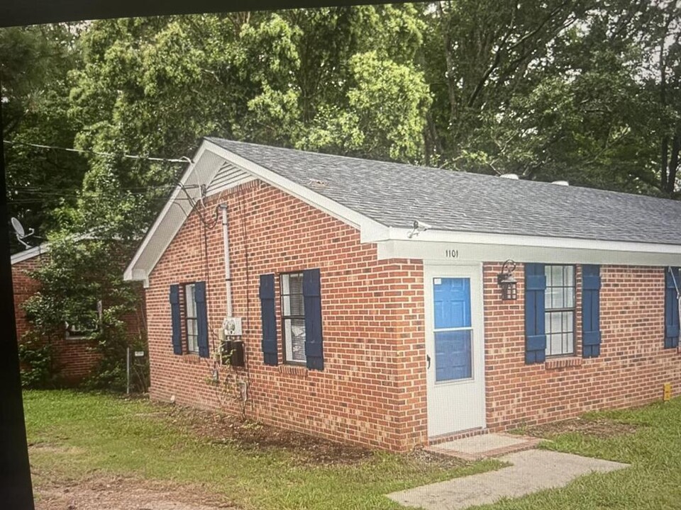 1101 Proctor St in Rocky Mount, NC - Building Photo