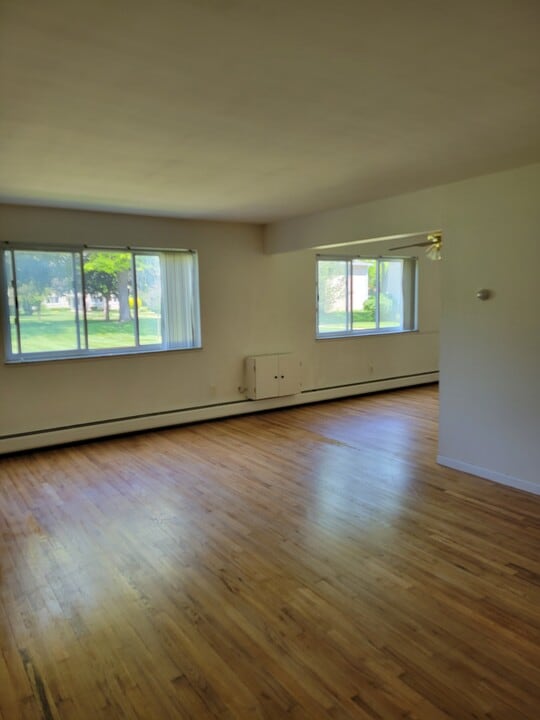 4113 Telegraph Rd, Unit E 101 in Bloomfield, MI - Building Photo