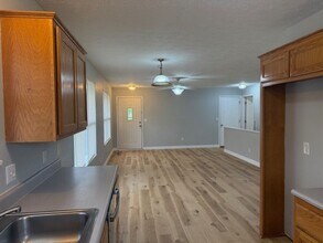 1721 S 10th Ave in Ozark, MO - Foto de edificio - Building Photo