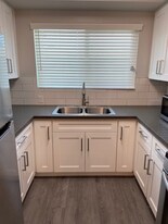 12931 Oxnard St in Los Angeles, CA - Building Photo