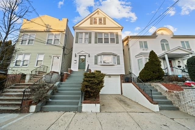 125 W 11th St in Bayonne, NJ - Building Photo