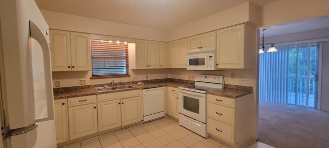 115 NW 30th St in Gainesville, FL - Foto de edificio - Building Photo