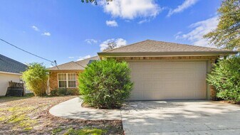 4548 Live Oak Church Rd in Crestview, FL - Building Photo