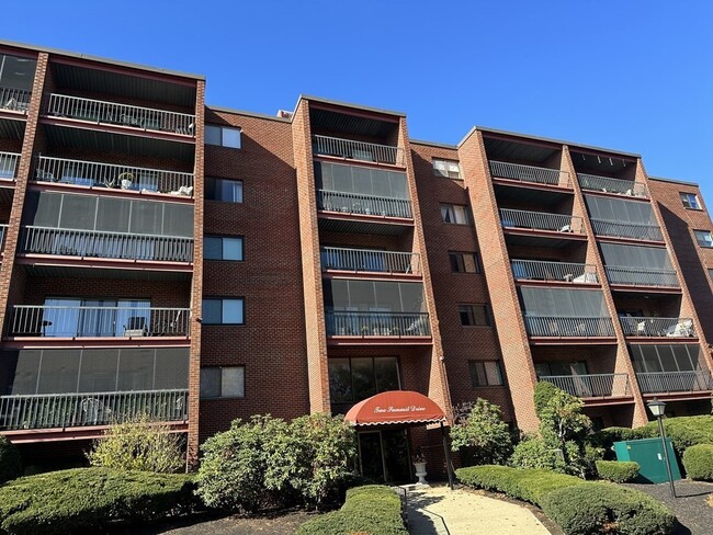 2 Summit Dr