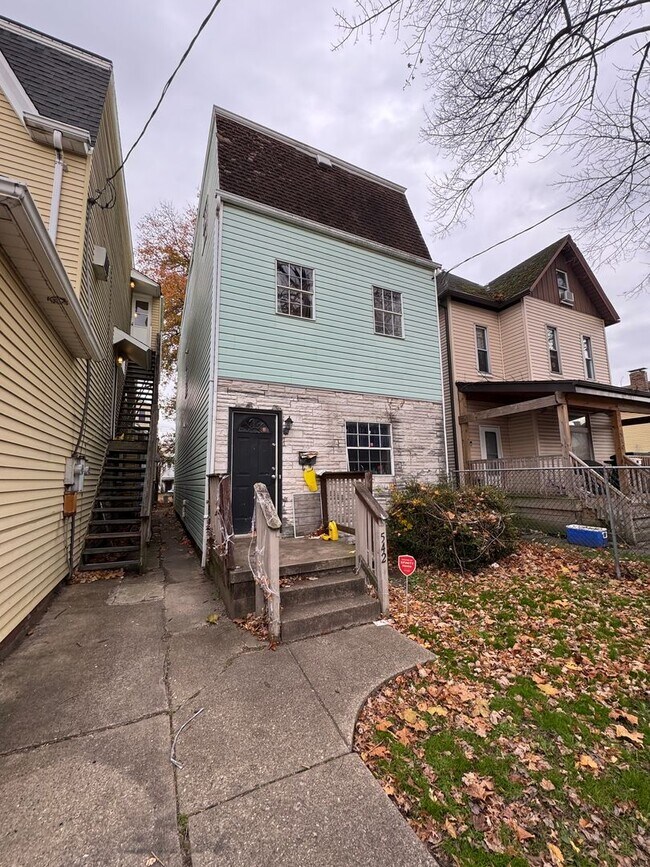 542 5th Ave in New Kensington, PA - Building Photo - Building Photo