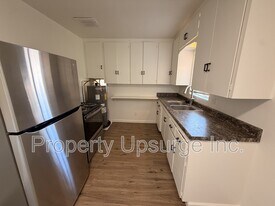 2424 Court St in Redding, CA - Building Photo