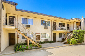 6444 Mammoth Ave in Van Nuys, CA - Building Photo - Building Photo