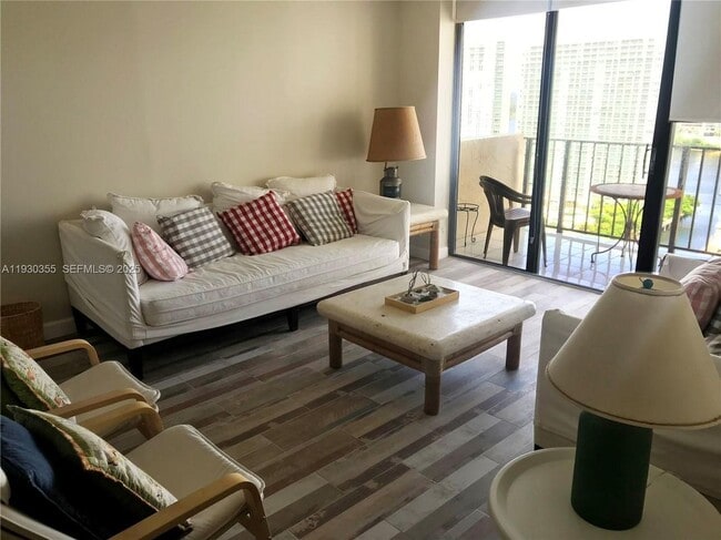 18181 NE 31st Ct in Aventura, FL - Foto de edificio - Building Photo