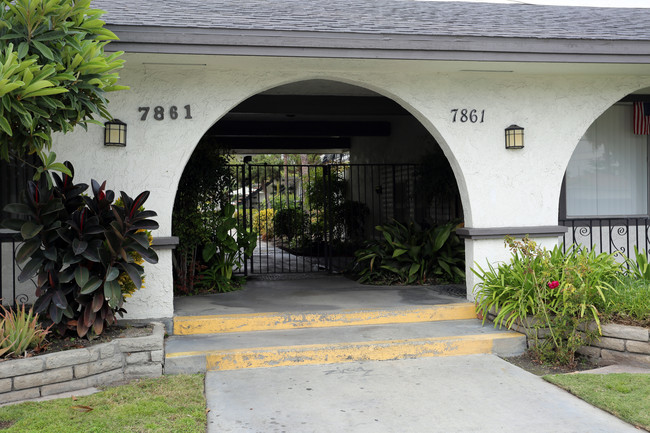 Palencia Apartments in Stanton, CA - Building Photo - Building Photo