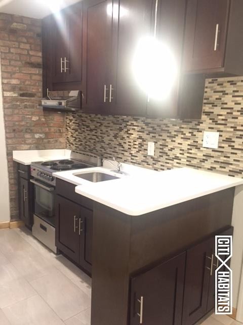 202 Mott St-Unit -19 in New York, NY - Building Photo - Building Photo