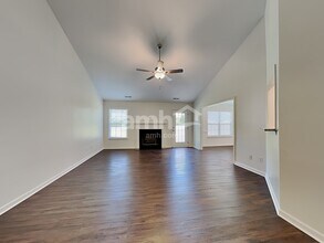 706 Walnut Crossing Dr in Whitsett, NC - Building Photo - Building Photo