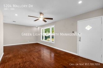 5204 Mallory Dr in Haltom City, TX - Building Photo - Building Photo