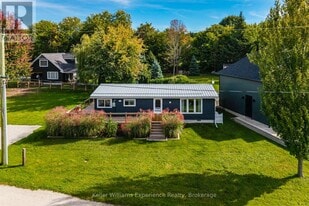 681 McMurtry Rd in Midland, ON - Building Photo