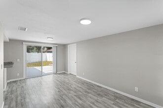 6802 W Comanche Ave in Tampa, FL - Building Photo - Building Photo