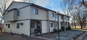 524 N Grant St, Unit 2 in Blue Earth, MN - Building Photo