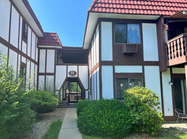 11 Skyline Dr, Unit 11 Skyline Drive Unit 10 in Fishkill, NY - Building Photo - Building Photo