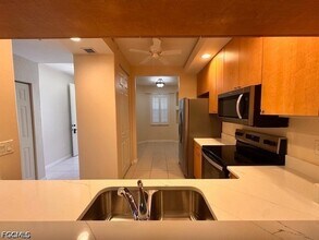 1105 Van Loon Commons Cir in Cape Coral, FL - Foto de edificio - Building Photo