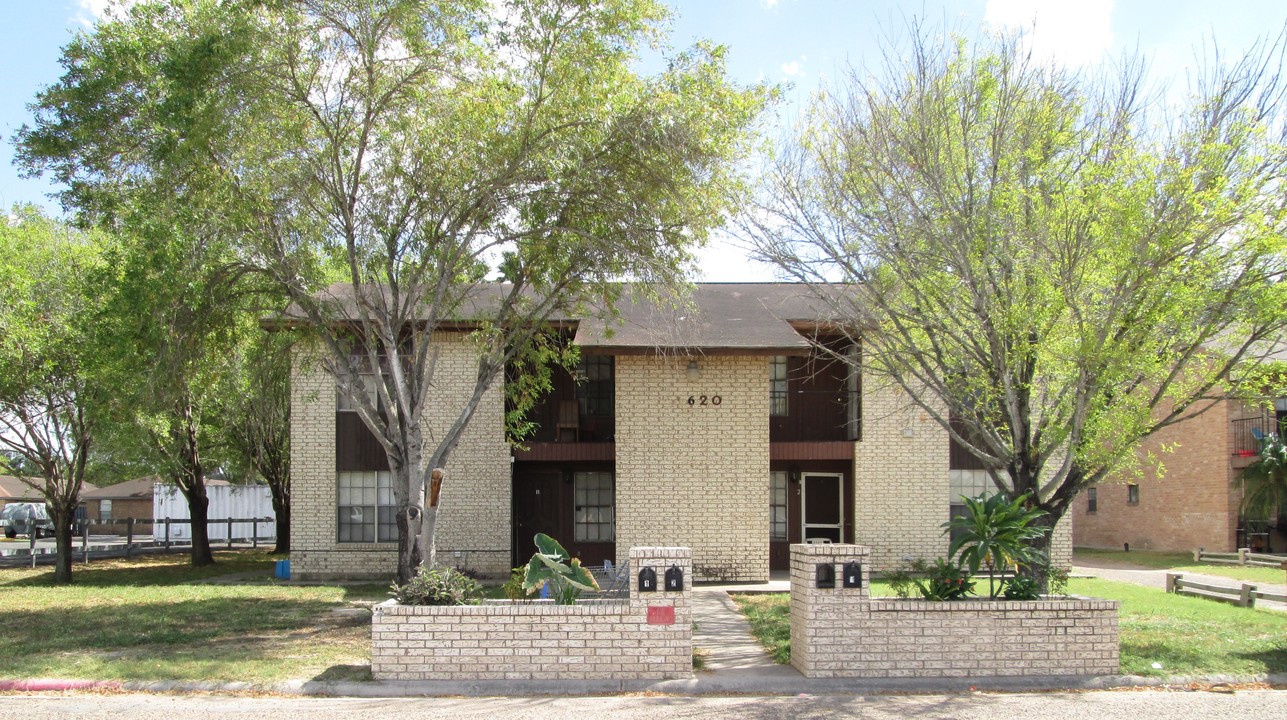 1620 W Samano St in Edinburg, TX - Building Photo