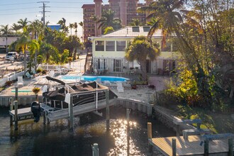 601 Estero Blvd in Ft. Myers, FL - Foto de edificio - Building Photo