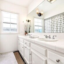 2831 Bayshore Dr in Newport Beach, CA - Building Photo - Building Photo