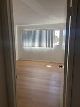 Bryant Street Apartments in Canoga Park, CA - Foto de edificio - Building Photo