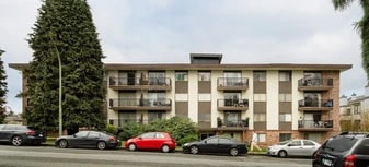 Golden Lion Apartments in North Vancouver, BC - Building Photo