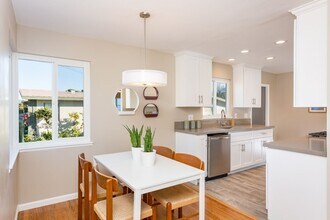 2430 Calle Quebrada in San Diego, CA - Building Photo - Building Photo