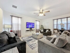 9024 Shadow Mountain St in Davenport, FL - Building Photo - Building Photo