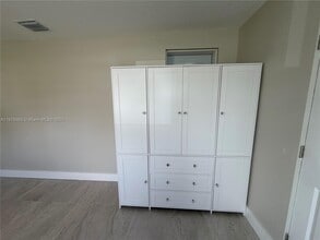 7330 SW 11th St in Miami, FL - Building Photo - Building Photo