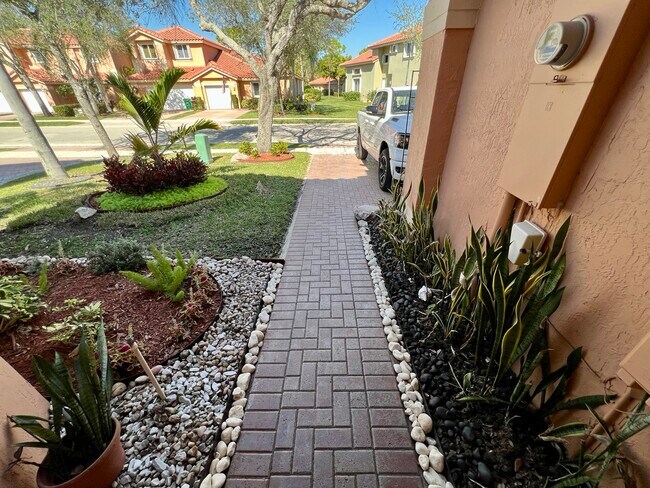 12652 NW 56th St in Coral Springs, FL - Building Photo - Building Photo